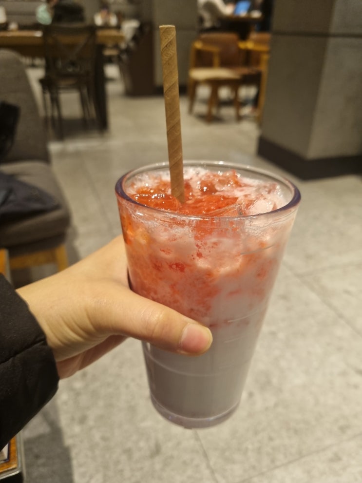  스타벅스 메뉴 봄딸기라떼 딸기요거트 블렌디드