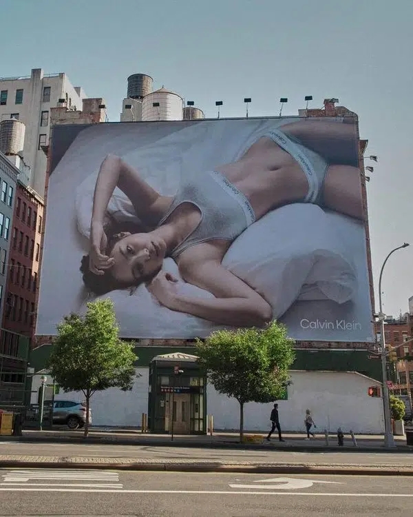 "눈을 어디에 둬야할지" 블랙핑크 제니, 속옷만 입은채 도로 한복판에서 몸매 뽐내 "눈을 어디에 둬야할지" 블랙핑크 제니, 속옷만 입은채 도로 한복판에서 몸매 뽐내