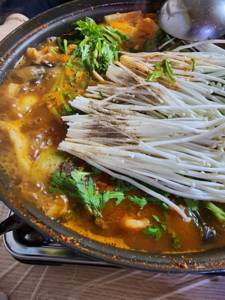  감나무집 - 강동구 강일동 가래여울마을 서울 한복판에 민물고기 매운탕 맛집이?!