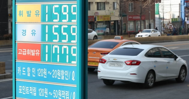 "기름값 대신 기름집 잡나"…정부의 '주유소 습격 사건' "기름값 대신 기름집 잡나"…정부의 '주유소 습격 사건'