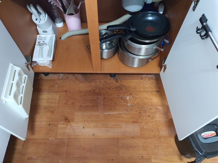  광주 공동 빌라막힘 역류 아침저녁에 싱크대 밑에서 물이 흘러나오면 씽크대 공동관이 원인 오산 평택