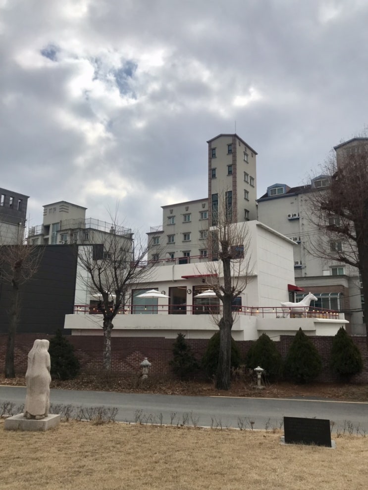 성황동 복자여고 입구 인테리어 카페 스페이스유 / 천안식후감