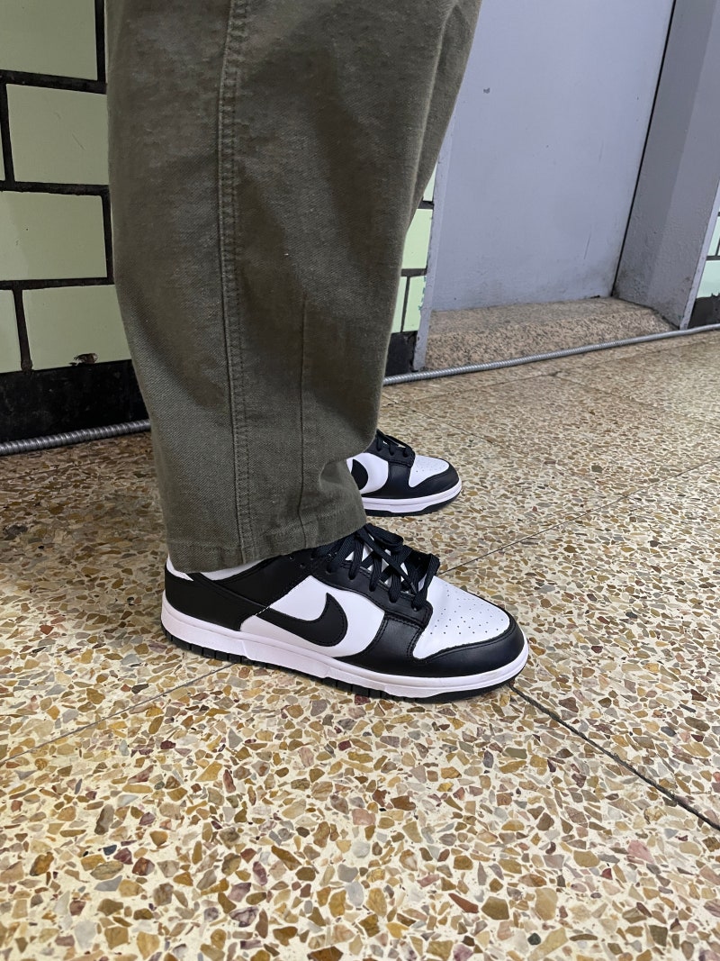 나이키 덩크 로우 레트로 블랙(Nike Dunk Low Retro Black) 사이즈 265 크림 구매 - 사이즈 팁, 착샷