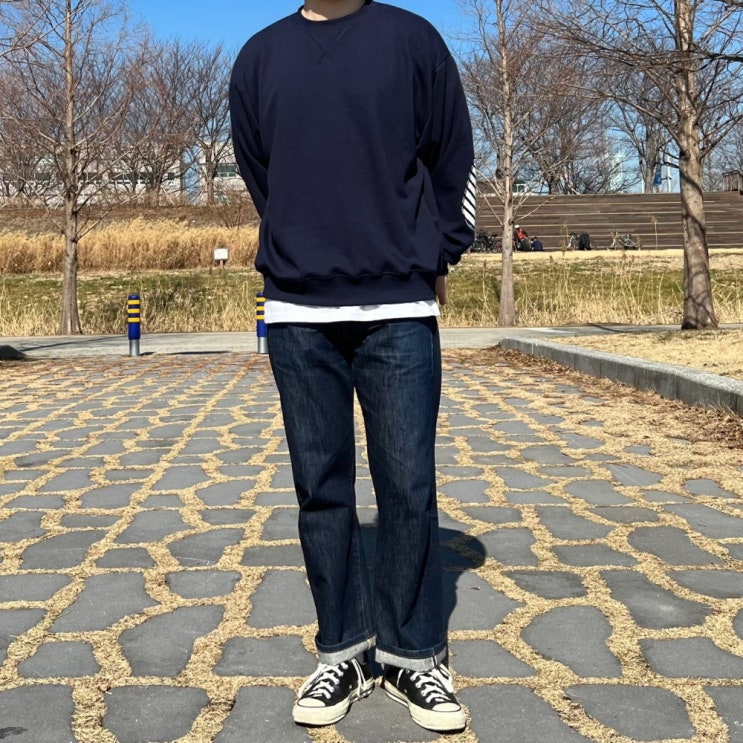  행거인더룸 스트라이프 패치 남자 오버핏 맨투맨 스웻셔츠 데일리룩 코디