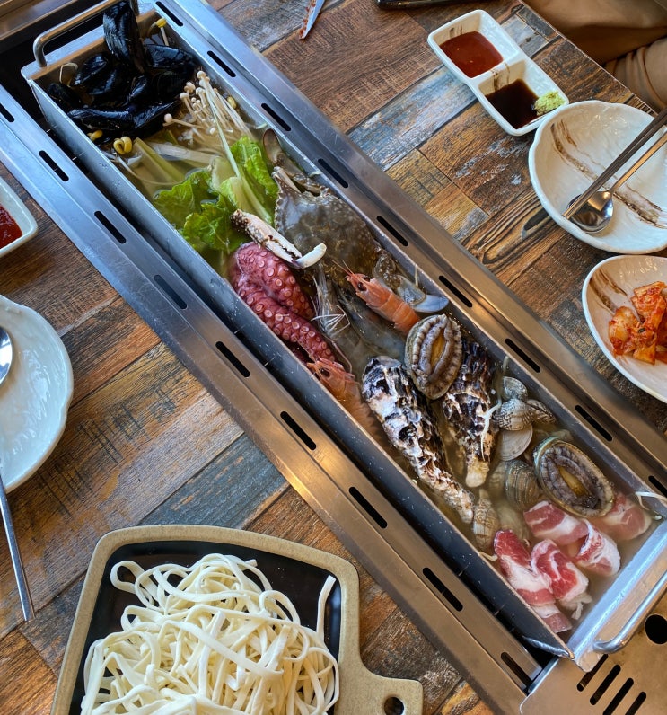  [오이도] 오션뷰, 푸짐한 해물 칼국수 '오십이도 칼국수' 제주 감성 맛집