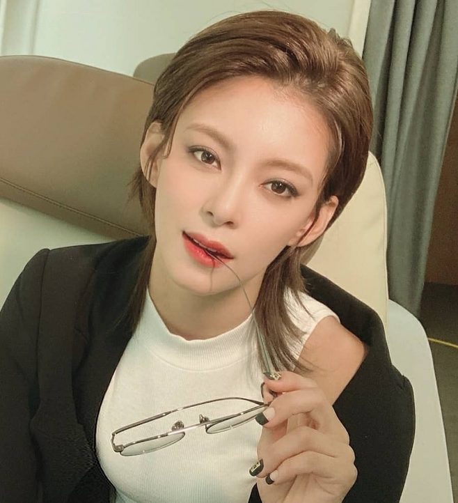 '골때리는 그녀들' 정혜인, 숏컷하고 너무 잘 생겨서 여성팬 몰고 다니는 여배우 근황 '골때리는 그녀들' 정혜인, 숏컷하고 너무 잘 생겨서 여성팬 몰고 다니는 여배우 근황