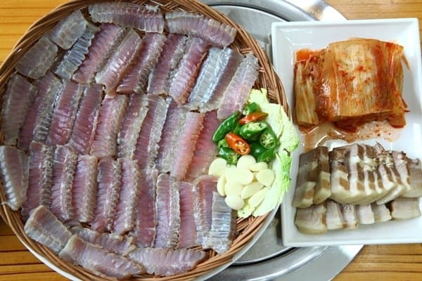  한국의 호남계 전라도인들때문에 멸종될뻔한 생선 칠레산 홍어