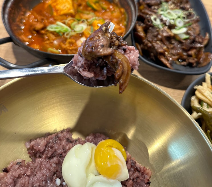  대구 동성로 혼밥 맛집 밥장인 돼지찌개 혼밥러를 위한 최적화 시스템을 구축한 식당