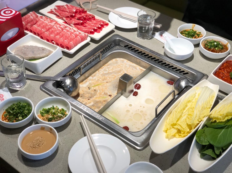  하이디라오는 새우완자와 특제 양고기가 맛있다