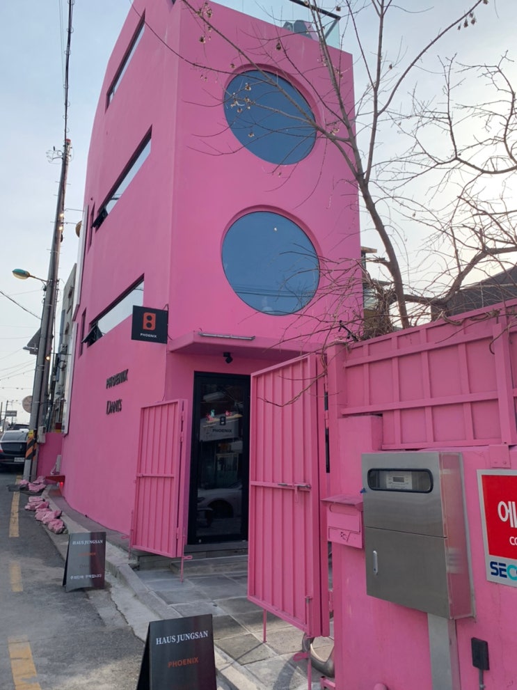  전주 중화산동 힙한 키치 카페 피닉스(PHOENIX) : 핑크핑크한 카페 가본 후기