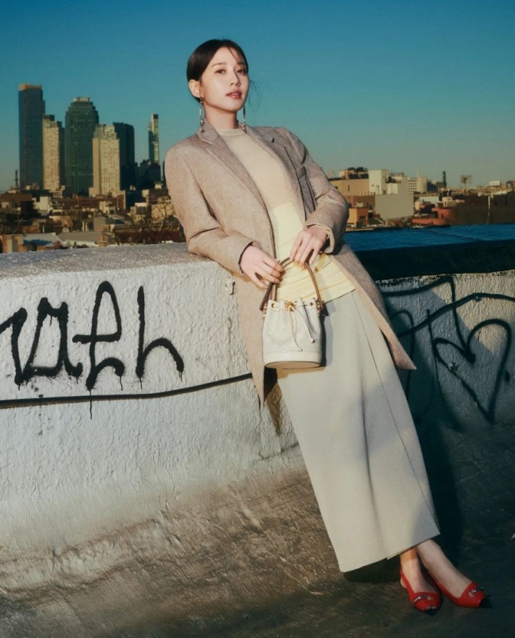  토리버치 가방, 박은빈 W코리아 화보 속 23FW 신상품 정보 파헤치기 (ft. 버킷백, 토트백, 미니백)