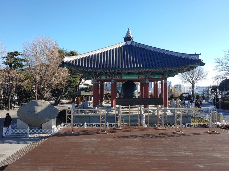 부산광역시 여행 (용두산공원 볼거리 : 시민의 종, 꽃시계, 이순신장군 동상, 백산 안희제선생 동상,용두산공원비,용탑, 해병대사령부 기념비)