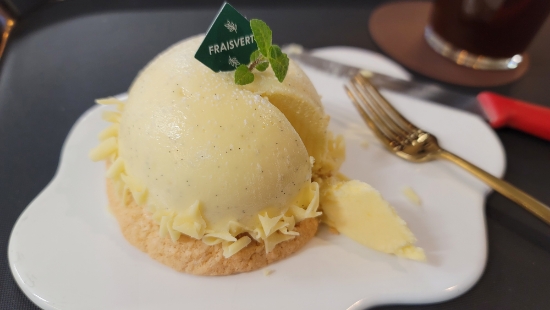  깔끔하고 편한 분위기, 감자케이크 맛집 부원동 카페 '프레베르'