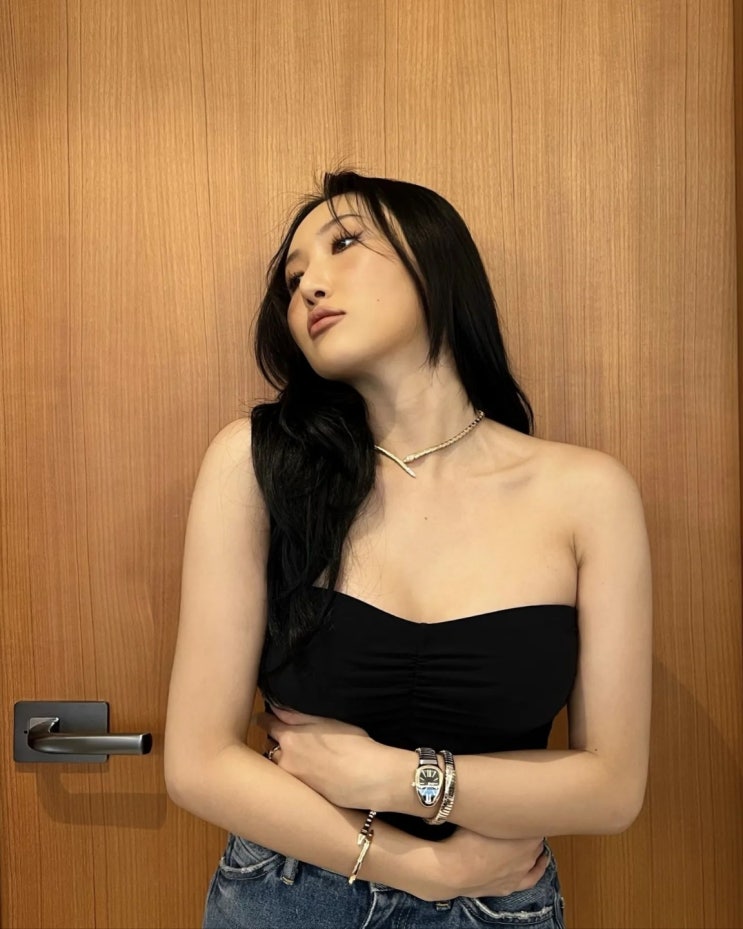 "진짜 화끈하다" 마마무 화사, 노천탕에서 브래지어까지 풀고 뒷태 찍은 근황 "진짜 화끈하다" 마마무 화사, 노천탕에서 브래지어까지 풀고 뒷태 찍은 근황