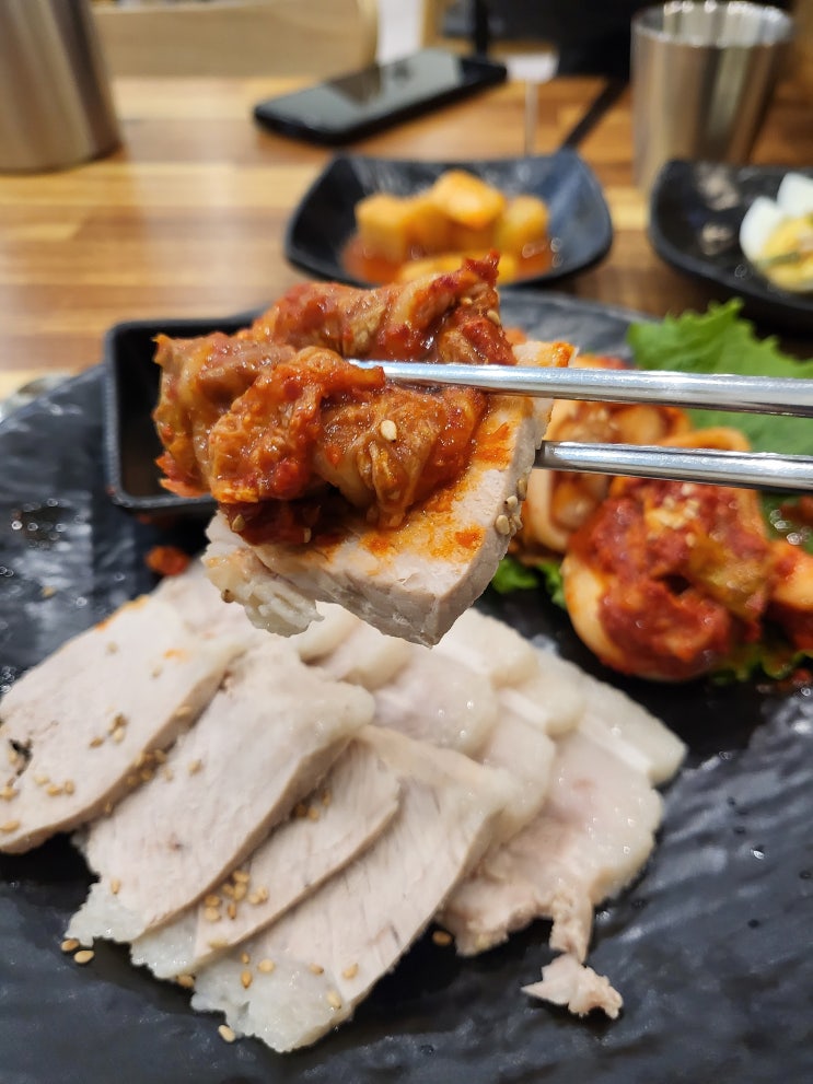 안양 맛집 아이에스비즈타워 비불차 보쌈정식 먹어 봄. 보쌈김치가 최고. 안양 맛집 아이에스비즈타워 비불차 보쌈정식 먹어 봄. 보쌈김치가 최고.