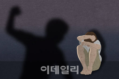 父 폭행 두려워 명의 빌려줬다가 보험료 폭탄…法 “실사업주 밝혀졌으면 명의 바꿔줘야” 父 폭행 두려워 명의 빌려줬다가 보험료 폭탄…法 “실사업주 밝혀졌으면 명의 바꿔줘야”
