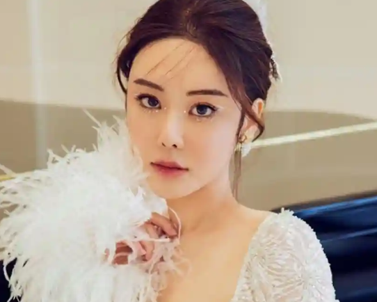 홍콩 경찰은 모델의 토막난 잔해를 발견한 후 세 명을 체포합니다 홍콩 경찰은 모델의 토막난 잔해를 발견한 후 세 명을 체포합니다