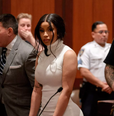 Cardi B는 지역 봉사 활동이 그녀에게 일어날 수 있는 '최고의 일'이라고 말하며, 그것을 '영적 여행'이라고 부릅니다 Cardi B는 지역 봉사 활동이 그녀에게 일어날 수 있는 '최고의 일'이라고 말하며, 그것을 '영적 여행'이라고 부릅니다