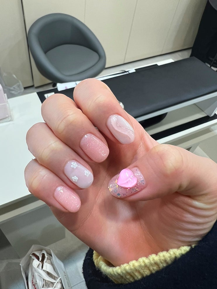 서울대입구역 씨티네일에서 상큼한 봄네일 했어요