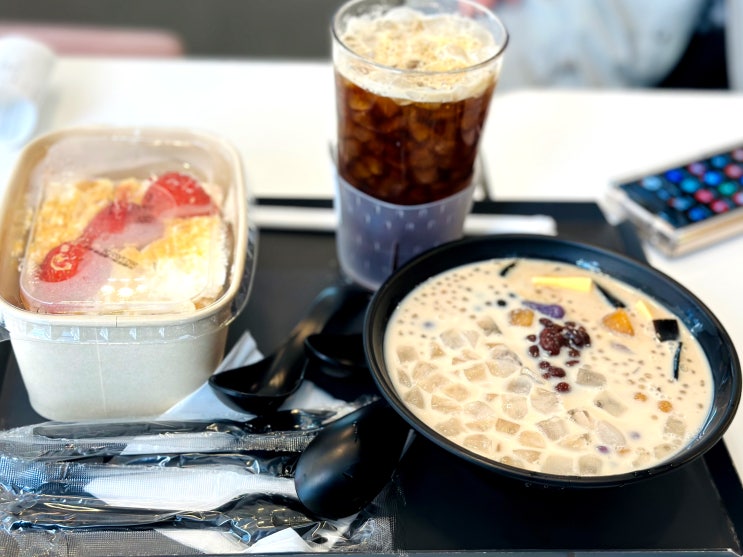  해피니스 디저트 건대 | 밀크티 위위안, 딸기밀푀유, 두리안 케이크 대만식 빙수 건대입구역 카페 : 서울/자양동