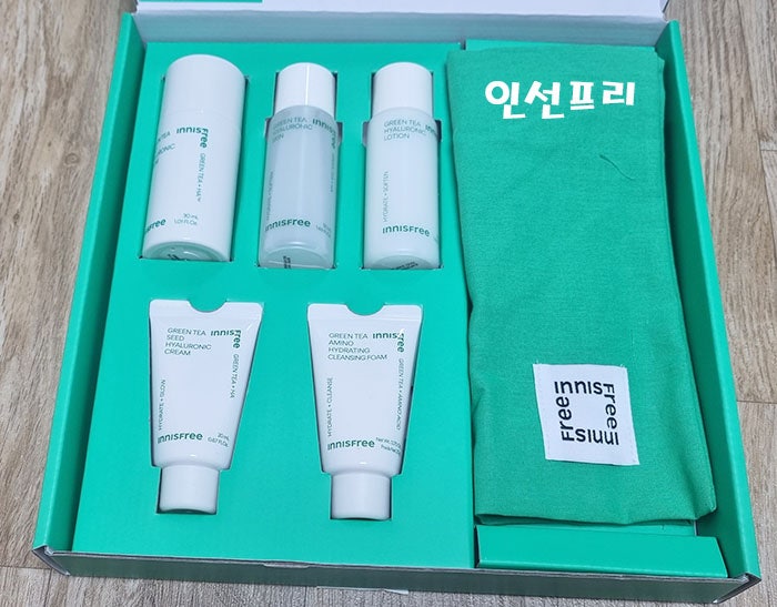  2023년 상반기 이니스프리 그린티 클럽 키트! 수령 완료~ 인증샷ㅎ 그린티 씨드 세럼, 스킨, 로션, 크림, 클렌징 폼, 포켓 파우치백~ㅎ