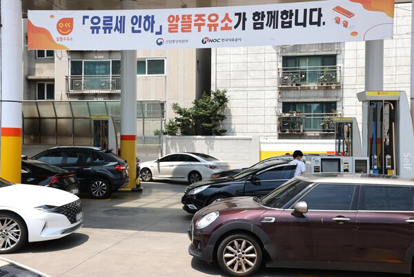 도대체 얼마나 벌길래… 정유4사 '주유소 도매가' 공개 반대 도대체 얼마나 벌길래… 정유4사 '주유소 도매가' 공개 반대