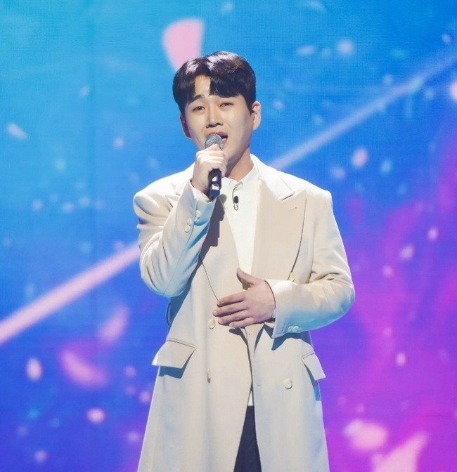 '불타는 트롯맨' 황영웅, 폭행 의혹 해명에도 결국 업무방해 혐의로 고발 당해 '불타는 트롯맨' 황영웅, 폭행 의혹 해명에도 결국 업무방해 혐의로 고발 당해