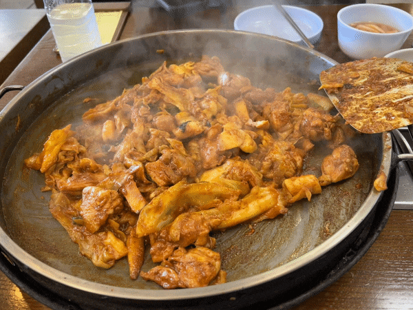  [춘천 닭갈비] 통나무집 닭갈비 본점 - 닭의 신선함에 기절하고, 볶음밥에 기절하고