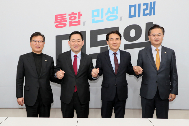 16 김진태 강원도지사님과 함께 정우택 <b>국회부의장</b>님, <b>주호영</b>... 