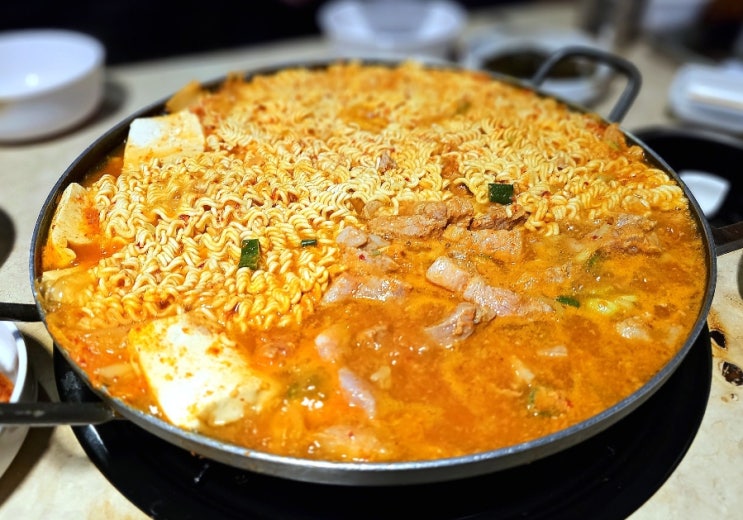 시청역 최고의 가성비 김치찌개 맛집인듯! 한국관 사랑합니다.(직장인 점심, 혼밥하기 좋은 곳)