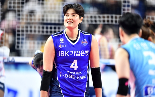 여자배구 김희진 오른쪽 무릎 수술 시즌아웃 및 재활에 1년 소요(IBK기업은행김희진수술, 무....