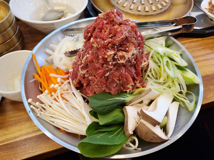  [서오릉] 훌륭한 기본 반찬, 비주얼 좋은 산더미 불고기 _ 서오릉 불고기