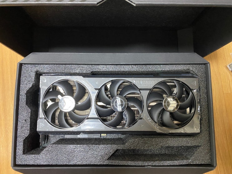  ASUS 터프 게이밍 지포스 RTX 4080 조립 전ㅠㅠ