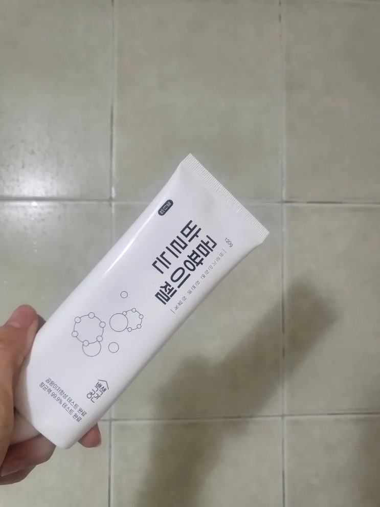  힘 안들이고 화장실 곰팡이 제거하는 방법