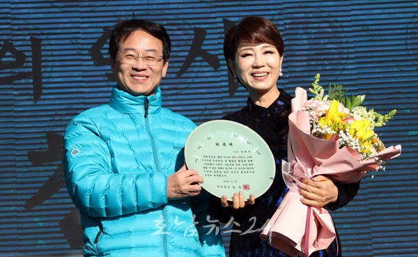  강진군, 25일 가수 문희옥 홍보대사 위촉