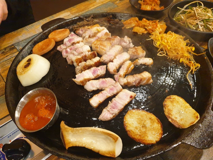 강릉 삼겹살 맛집 - 꼬기공장 [생삼겹], [껍데기항정살], [비빔면], [볶음밥]