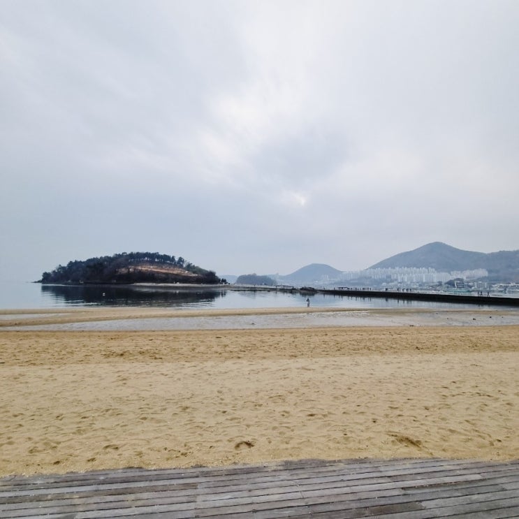  여수 장도  물때에 맞춰 길이 생기는 예술의 섬
