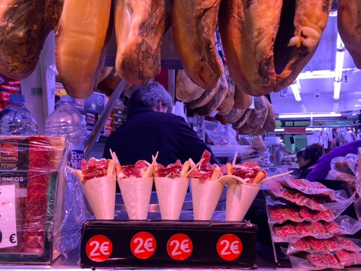  스페인⑬- 산타카테리나(caterina) vs 라보케리아(boqueria), 그리고 납작복숭아와 꼭 먹어야할 하몽레벨