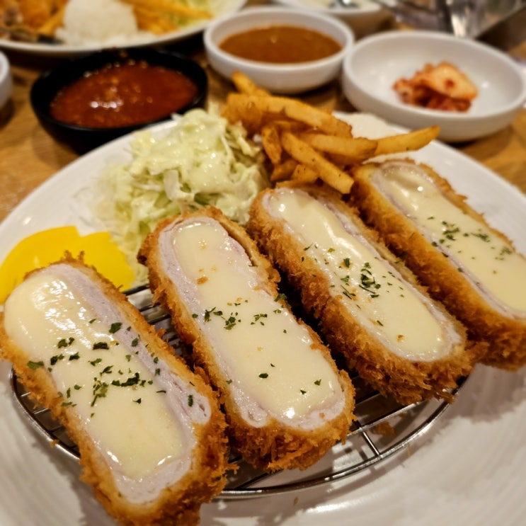  [신정동 맛집] 두툼한 고기에 자극적이지 않은 소스 《금성돈까스》