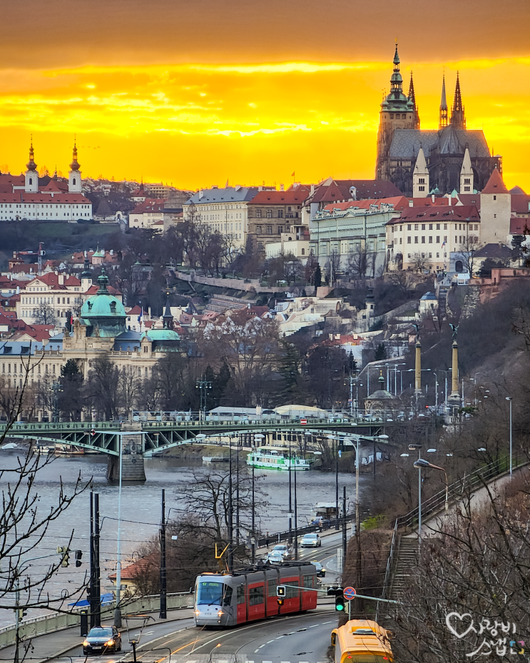 갤럭시S22U로 찍은 사진, 23년 2월 27일 체코 프라하 날씨 by 석영작가