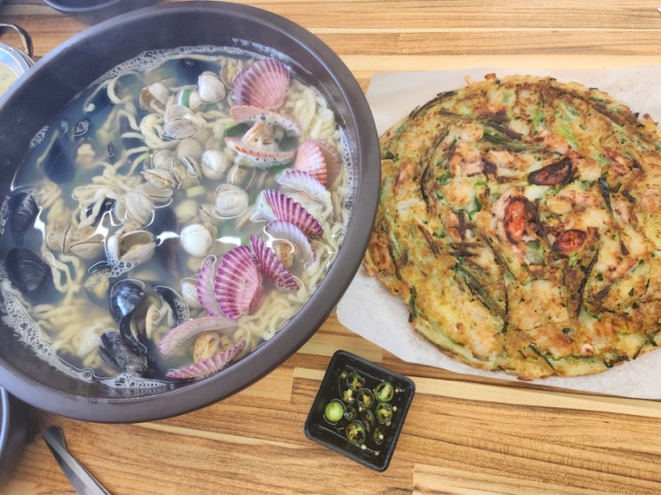  조마담 칼국수 수원 행궁동 칼국수 맛집 진한 조개국물 해물파전 먹은 후기