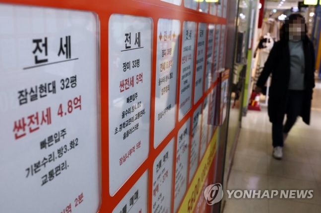 "갭투자도 힘들다"…서울 아파트 전세가율 50% 붕괴 초읽기 "갭투자도 힘들다"…서울 아파트 전세가율 50% 붕괴 초읽기