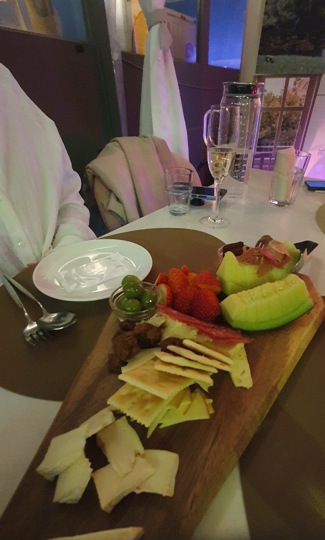  멜론 프로슈토와 모스카토다스티가 맛있는 한남동와인바 비비드, 서울 청첩장 모임장소 추천