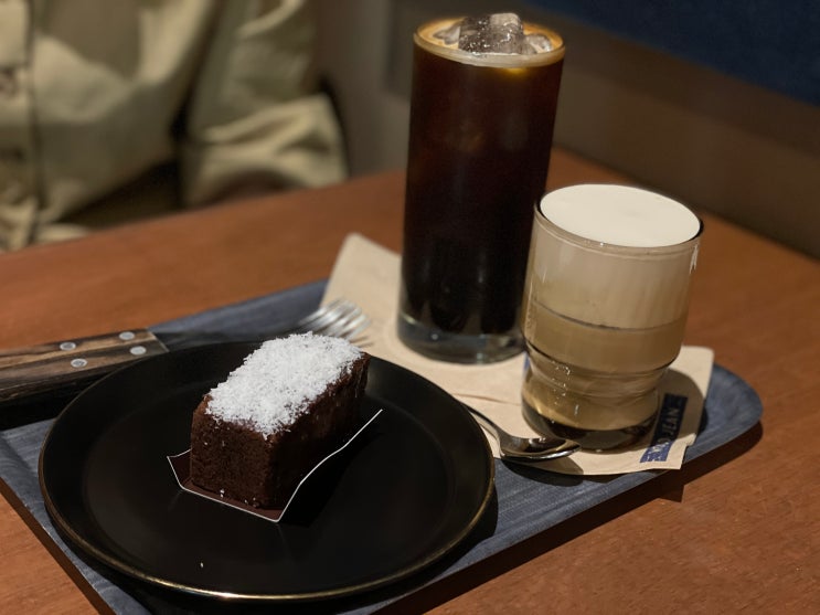 [강서구] 마곡역 맛집 호주식 커피와 수제 크림이 맛있는 카페 우드진