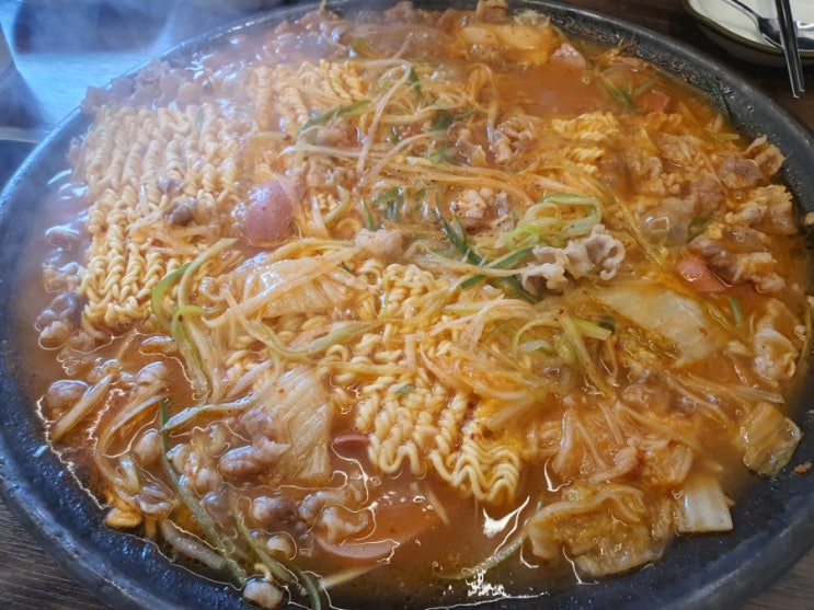 [3호선 안국역 맛집] 우중충한날 부대찌개를 먹는다면? 신의주부대찌개!