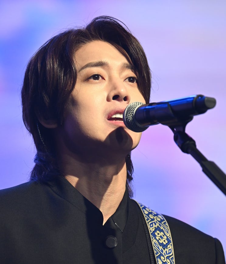 '10년 암흑기' 김현중, "새 음악으로 돌아왔어요" 대중 마음 되돌릴까? '10년 암흑기' 김현중, "새 음악으로 돌아왔어요" 대중 마음 되돌릴까?