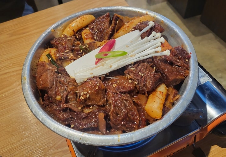  신촌역 찐맛집 추천 : 매운 소갈비찜 '소신이쏘 신촌본점' 내돈내산 방문후기