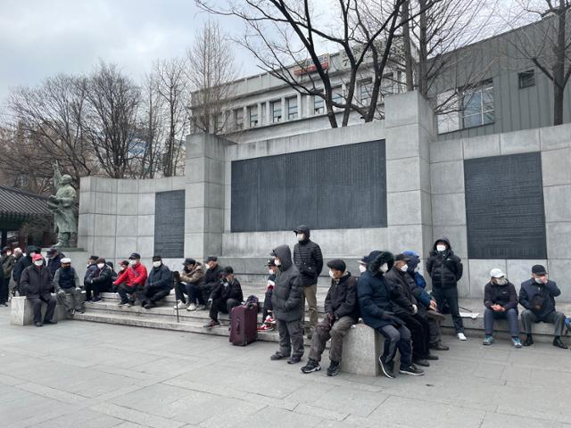 무료 급식에 막힌 탑골공원… 역사를 잊은 3·1운동 발상지 무료 급식에 막힌 탑골공원… 역사를 잊은 3·1운동 발상지