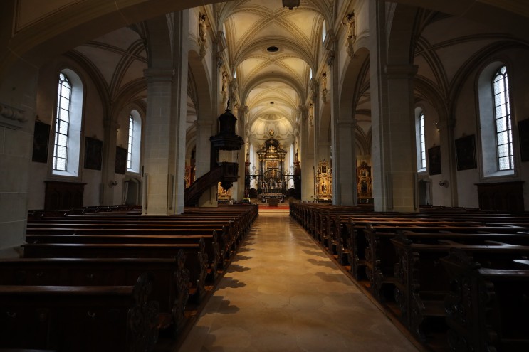 [스위스 루체른 : 성 레오데가르 성당 (호프교회) (Katholische Hofkirche St. Leodegar)] 유럽 정통 분위기를 느낄 수 있어서 구경해 볼 만한 교회