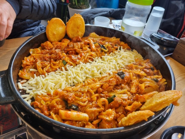 홍춘천치즈닭갈비 마들역점 : 치즈닭갈비 점심엔 볶음밥 서비스!